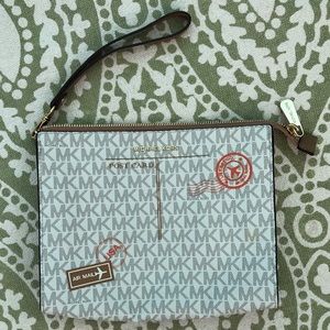 🚫SOLD. Michael Kors Air Mail Clutch/Wristlet